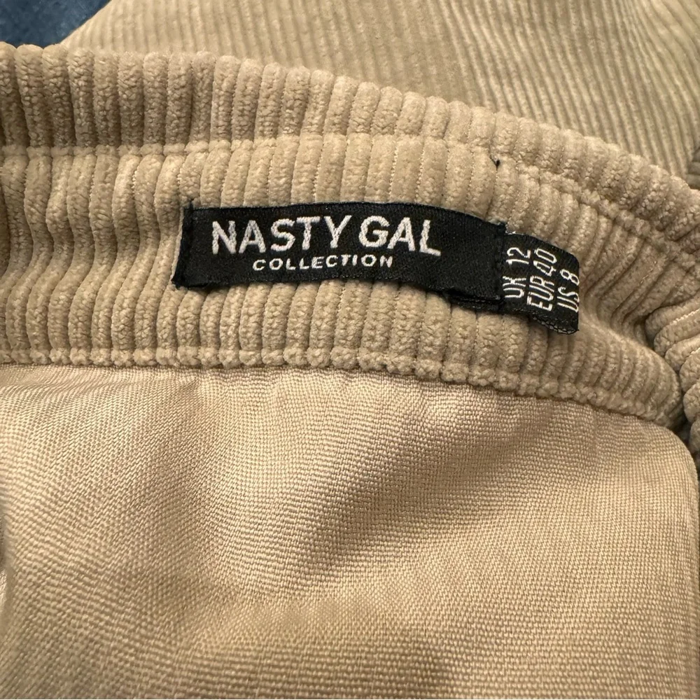 Nasty Gal Taupe Corduroy Button Down Shirt Size 8 Oversized l, Casual, Grunge - Picture 4 of 9